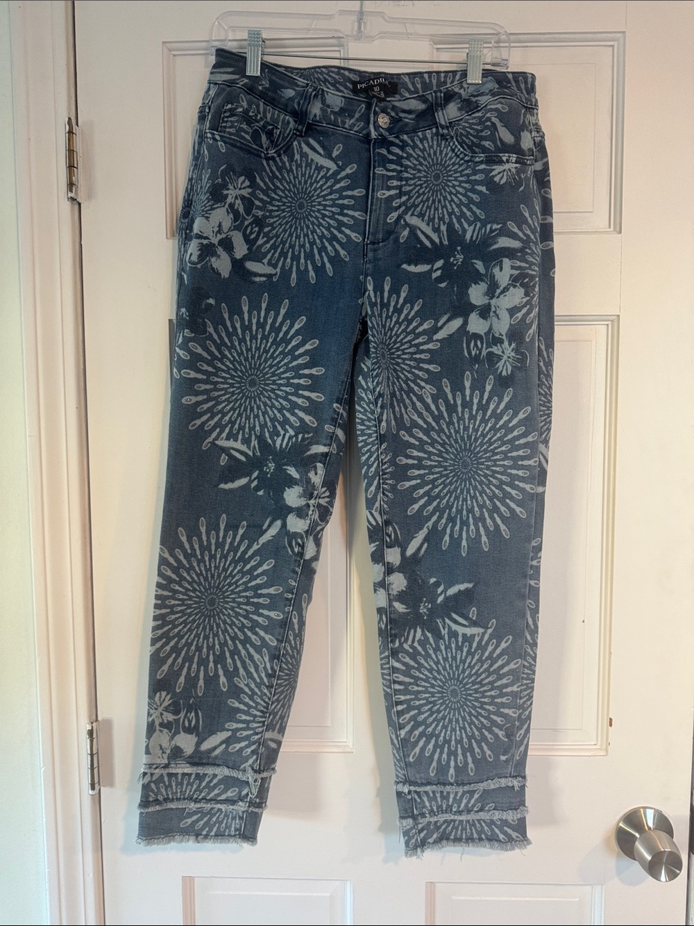 Floral Burst Pattern Women's Jeans - Blue
Picadilly size 10. NWOT.